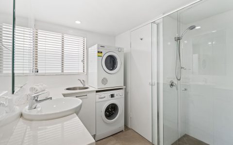 2 Bedroom Ocean View Apartment with Ensuite in Sunshine Beach