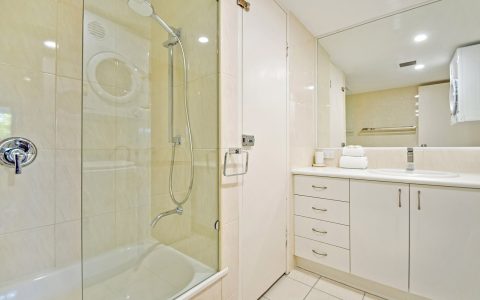 2 Bedroom Ocean View Apartment with Ensuite in Sunshine Beach