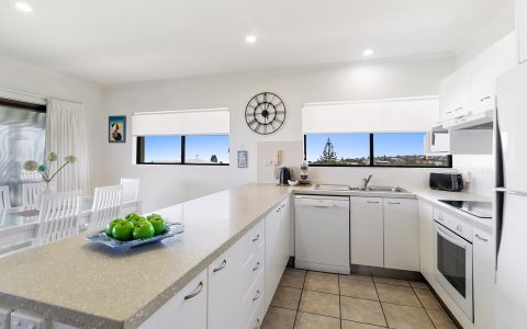 2 Bedroom Ocean View Apartment with Ensuite in Sunshine Beach
