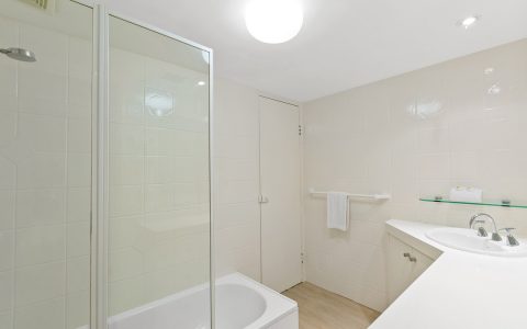 2 Bedroom Part Ocean View Apartment in Sunshine Beach