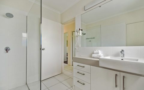 2 Bedroom Part Ocean View Apartment in Sunshine Beach